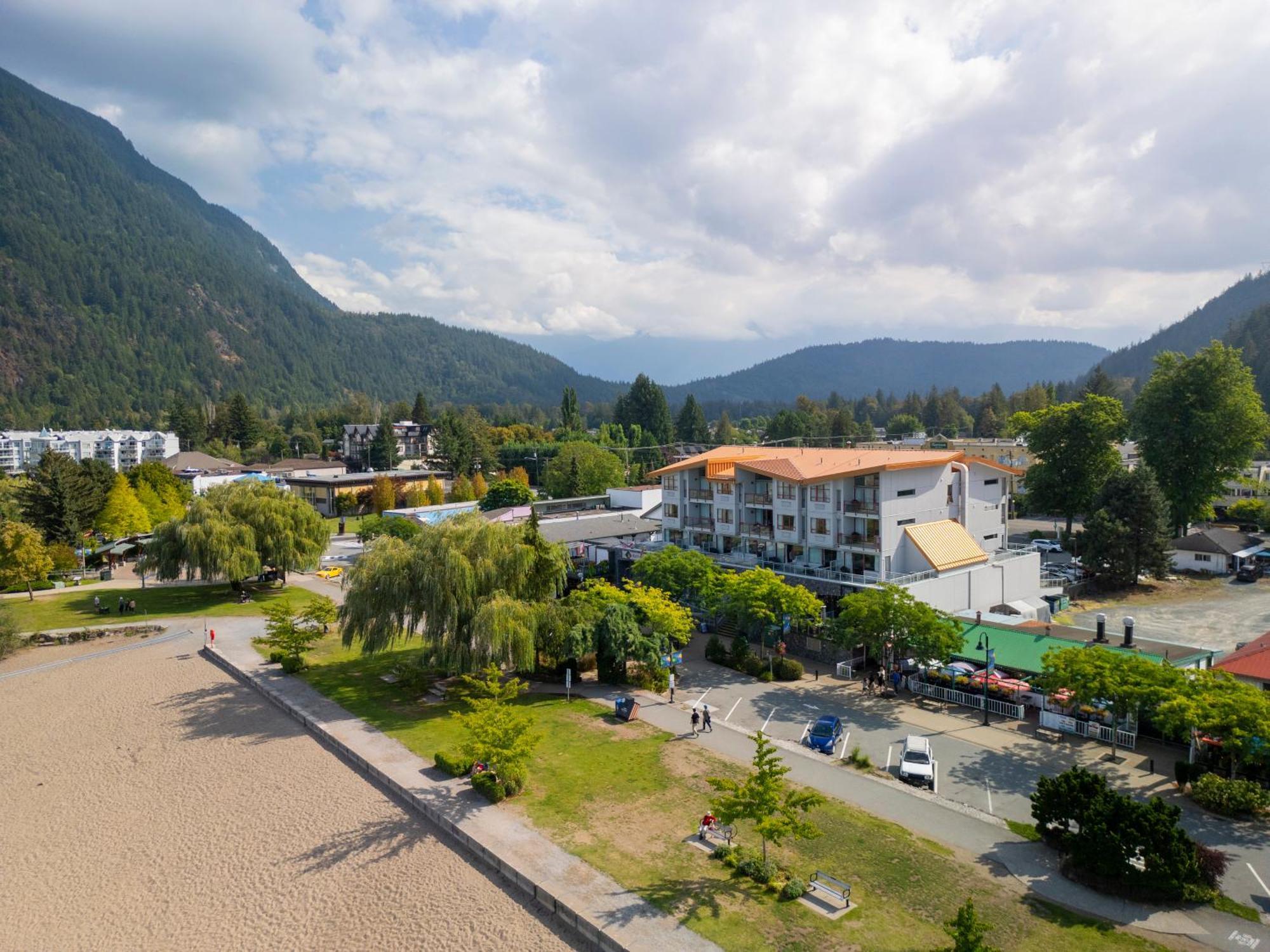 Harrison Beach Hotel Harrison Hot Springs Eksteriør bilde